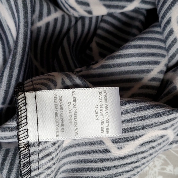 Julian Taylor-sleeveless dress. Size:6. Black and white pattern. - Picture 4 of 7